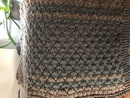 Wollreste lassen sich wunderbar zu einer patchworkdecke zusammenhäkeln. Decke Im Rautenmuster Baby Decke Strickanleitung
