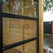 geen donker hok effect met deze glazen wanden in aflevering 133 van gaderotv plaatst ronny een glazen wand in een houten glazen wanden wanden houten balken