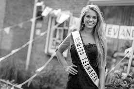 Het huis van stork werd gisteravond na de raadsvergadering met eieren bestookt door vermoedelijk aanhangers van voetbalclub heracles almelo. Model Lotte Van Der Zee 20 Uit Enschede Overleden Enschede Destentor Nl