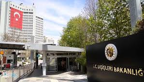 وتطمح تركيا فضلا عن ذلك إلى تنفيذ فكرة ربط بحر قزوين بالخليج من خلال إنشاء خط يربط تركمانستان وإيران وتركيا، وهو طموح إن تحقق فإن من شأنه أن تكون له تأثيرات عميقة على المستوى الجيوسياسي. Ø§Ø¬ØªÙ…Ø§Ø¹ Ù…Ø´ØªØ±Ùƒ Ù„ÙˆØ²Ø±Ø§Ø¡ Ø®Ø§Ø±Ø¬ÙŠØ© ØªØ±ÙƒÙŠØ§ ÙˆØ£Ø°Ø±Ø¨ÙŠØ¬Ø§Ù† ÙˆØªØ±ÙƒÙ…Ø§Ù†Ø³ØªØ§Ù† ÙÙŠ Ø£Ù†Ù‚Ø±Ø© Move 2 Turkey