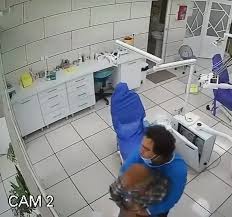 فیلم لحظه چاقو کشی بیمار به دکتر در مطب دندانپزشکی