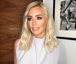 Laura Anderson Biography