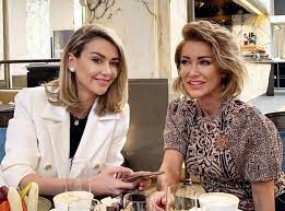 #bambi #sprintmusic #videoclip muzica si versuri: Cum AratÄƒ Surorile Bambi Raluca È™i Denisa TÄƒnase Nemachiate La Primele Ore Ale DimineÈ›ii Antena 1
