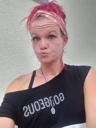 Hi, I was wondering if anyone knew someone by the name of Samira. We were  involved in a car accident yesterday and need to talk to her. Any help  would greatly be