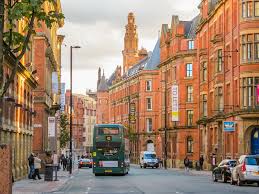 Downtown manchester now features attractive landscaping and streetscaping with historic style energy . Eine Reise Durch Liverpool Und Manchester Infos Und Tipps