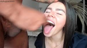 Xhxoxtxsxex - Horny guy is fucking brunettes mouth