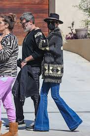 Laeticia hallyday rayonne de bonheur. Laeticia Hallyday With Boyfriend Jalil Lespert Out In Pacific Palisades Gotceleb