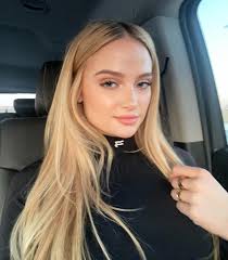 Elle Cook's Instagram, Twitter & Facebook