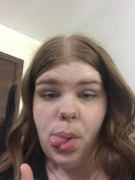 Hello, I'm looking for someone that can dye my hair somewhat like this. Any  recommendations? T.I.A.!