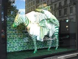 Spring Window Shopping In Paris More Retail Design Display Visual Merchandising Displays Boutique Hotel Paris