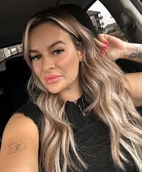 Sarah Bilodeau's Instagram, Twitter & Facebook