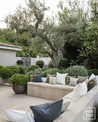 Interior Design By Louise Jones Achtertuin Opknappen Zitplaatsen In De Tuin Achtertuinideeen