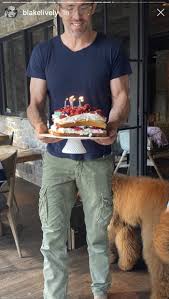 Order birthday photo cakes online from ferns n petals. Blake Lively Celebrated Her Birthday By Thirsting Over Ryan Reynold S Bicep On Instagram