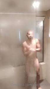 Vaziel Aryan Bathing - ThisVid.com