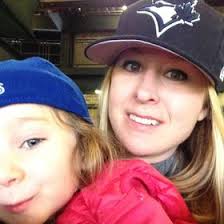 Dani Ellis (iamdaniellis)