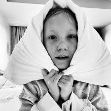 Amanda Auer's Instagram, Twitter & Facebook