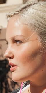Apply sculpture lotion to evenly damp hair. 17 Styling Tricks Women With Fine Flat Hair Need To Know Self