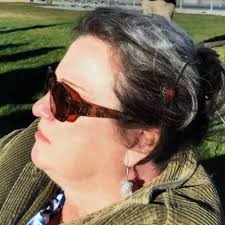 What makes cinnamon rolls gooey and how to achieve it?