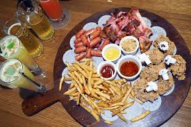 Le ble d'or 為法語「黃金般的麥芽」；金色三麥除了冠軍鮮釀啤酒，更有多樣異國佳餚及特調，滿足您愛好美食的味蕾 。 「為歡聚而誕生」，最美的笑容，永遠留給每個客人。 é‡'è‰²ä¸‰éº¥é«˜é›„ç¾©å¤§åº— éœ¸æ°£è¶…å€¼å¤§æ‹¼ç›¤ å¾·åœ‹è±¬è…³è¶…å¥½åƒ é«˜é›„ç¾Žé£ŸæŽ¨è–¦ é™³å°æ²ã®åƒå–çŽ©æ¨‚