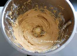 Le point délicat de la crème au beurre c'est le sucre cuit il faut respecter la bonne température afin d'obtenir une onctueuse crème lisse et homogène, on peut. Cooking Julia Buche De Noel Au Cafe