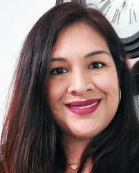 Elizabeth Barragan's Instagram, Twitter & Facebook