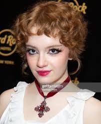 Biography author matching "lori" (Sorted by Popularity Ascending)