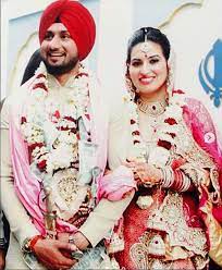 The wife of singer and rapper yo yo honey singh, shalini talwar, has filed a lawsuit under section 12 of the protection of women from domestic violence act, seeking protection and other reliefs. Honey S Singh S Wife Shalini Accuses Him Of Multiple Affairs States A Scary Incident From Honeymoon
