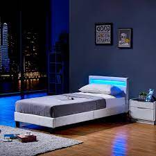 Bitte warten sie einen augenblick, bis das produkt zu ihrem warenkorb hinzugefügt wurde. Led Bett Astro 90 X 200 Cm Weiss Polsterbett Kaufland De