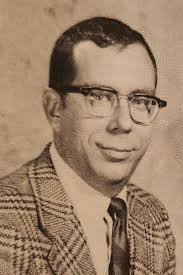 Does a tree in Bensenville honor a former teacher?