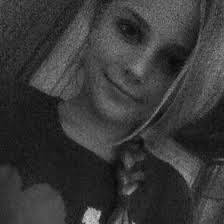 Lili Peterson's Instagram, Twitter & Facebook