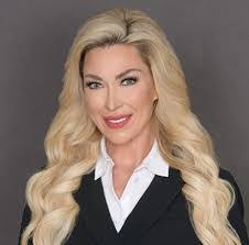 Jenifer Bell's Instagram, Twitter & Facebook