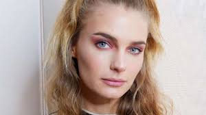 Aseguran que Josefina Montané estaría “conociendo” a guapo compañero del  elenco de “Amar Profundo”