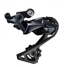 L'entraxe galets est de 82mm,comment définir la chape,courte ou moyenne?peut on le remplacer par un105. Derailleur Arriere Velo Route 11 Vitesses Shimano Ultegra R8000