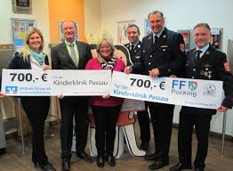 The bank offers accounts, credit cards, savings, investments, credit, mortgages, property, insurance, retirement, private, and online banking services. Spendenubergabe Kinderklink