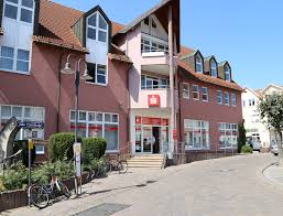 Sparkasse Mainz Erganzt Sie Dazu Das Selbstbedienungsfoyer Des Beratungscenters Nieder Olm Mit Neuer Geldautomaten Mit Einzahlfunktion In 2020 House Styles Mansions House