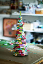 Pohon natal dari botol plastik bekas. 10 Kreasi Unik Dan Kreatif Membuat Pohon Natal Sendiri Mobgenic