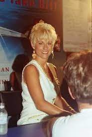 Match the perfect length and style to. Lorrie Morgan Womens Haircuts Country Female Singers Beautiful Girl Body