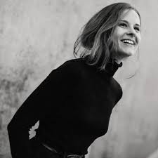 Hania rani is a pianist, composer and musician who, was born in gdansk and splits her life between warsaw, where she makes her home, and berlin where she studied and often works. Stream Hania Rani Biggie Rmx Seka By Seka Listen Online For Free On Soundcloud