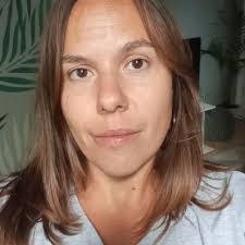 Claire Bennett's Instagram, Twitter & Facebook