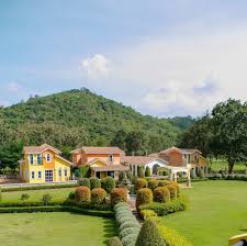 Yellow And Orange Large Italian Style Villla With Large Garden House Styles Beautiful Homes Italian Style