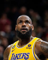 LeBron's record chase the hottest ticket in Hollywood