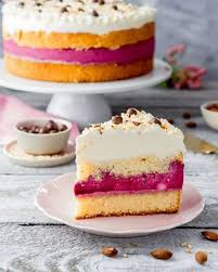 Erdbeer Stracciatella Torte Mit Schoko Erdbeeren Mein Naschgluck In 2020 Marzipantorte Kuchen Und Torten Rezepte Gefrorene Desserts