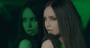 Sofía daccarett char (born april 10, 1993), known professionally as sofia carson, is an american actress and singer.her first appearance on television was as a guest star on the disney channel series austin & ally.in 2015, she appeared as evie, the daughter of the evil queen, in the disney channel original movie descendants, later reprising her role in descendants 2 and descendants 3. Sofia Carson Debuts Stunning New He Loves Me But Music Video Teases It S The Beginning Of A Bigger Story Music Music Video Sofia Carson Just Jared Jr
