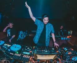 Zona cero es el principal portal de noticias de barranquilla, la región caribe y colombia. Selain Dihibur Dj Billy Dan Goldie Zona Cafe Makassar Akan Berbagi Doorprise Di Malam Tahun Baru Koran Makassar