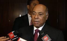 Milton Ray Guevara rehúsa hablar sobre una posible reforma a la Constitución