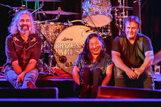 Brazen Lyres live at Bundanoon Hotel