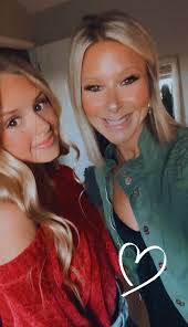 Another Country Concert with my girl! 🌲♥️ Acoustic Christmas with 4  amazing artists! just barstools, guitars, stories and songs. I'm a huge fan  of this type of concert and the midland theatre