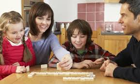 Lo ideal en este caso es que los niños se habitúen a. 5 Razones Para Jugar Juegos De Mesa Con Los Hijos Vix