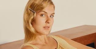 Frieda Gold's Instagram, Twitter & Facebook