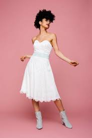 Das hochzeitskleid ist knielang und wird aus satin und organza genäht. Rockabilly Hochzeitskleider Im 50er Jahre Stil Mit Frechen Petticoats